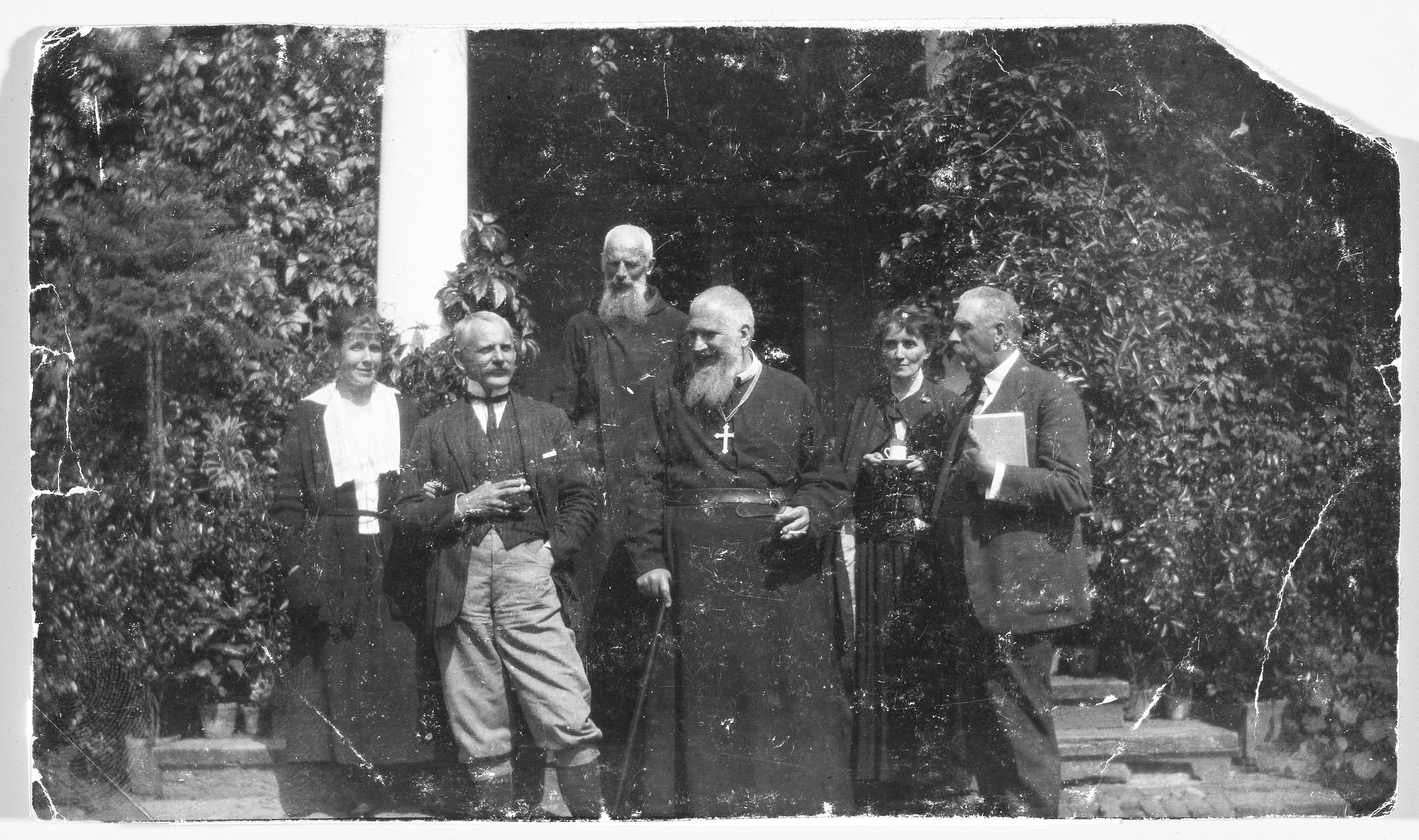 Leon Szeptycki with his wife Jadwiga Szembek, Klymentiy and Andrey, Aleksander with his wife Izabella Sobańska, around 1910. Source: Muzeum Narodowe we Warszawie