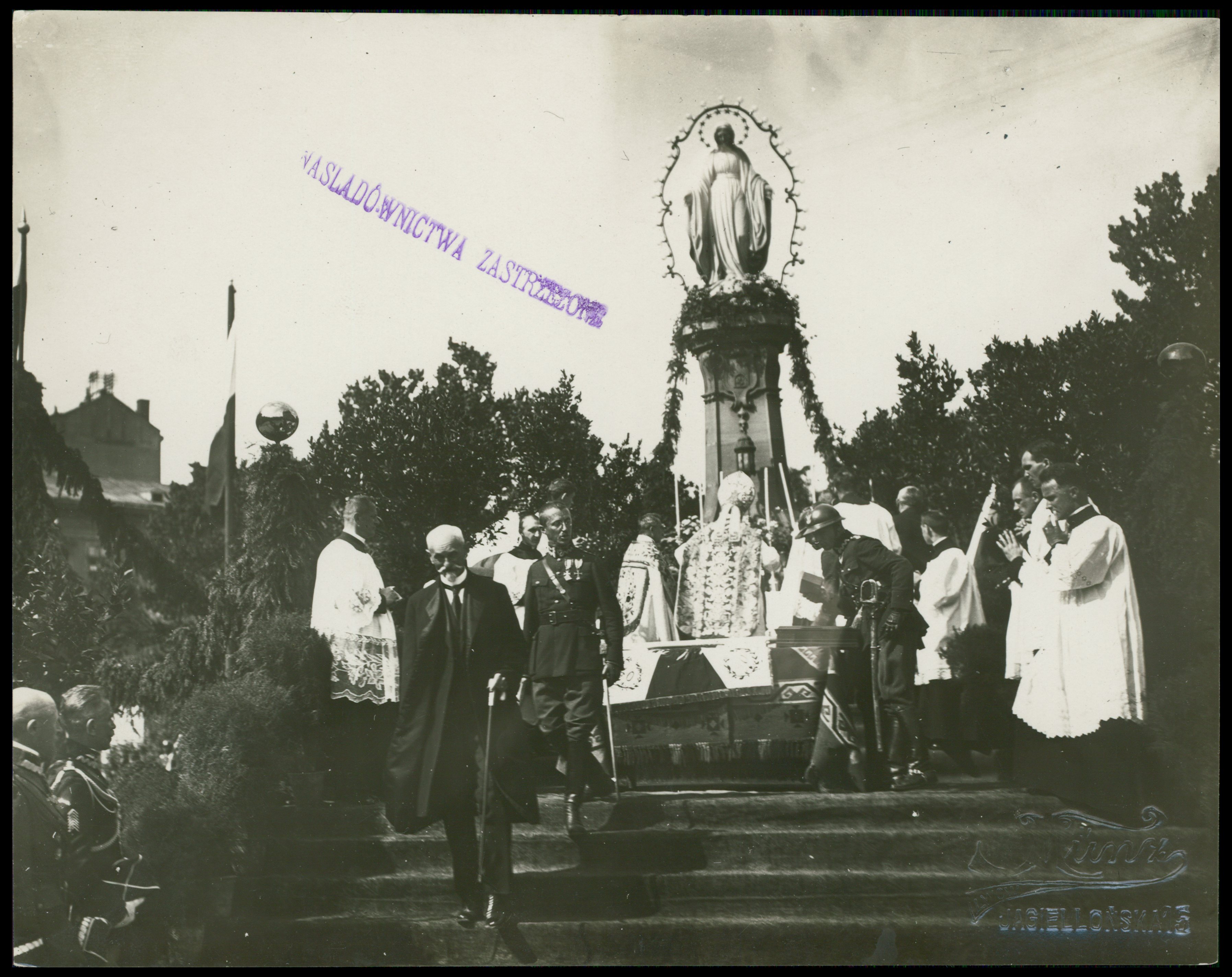 Church service with a blessing of the flag of the no. 40 Infantry Regiment of the "Lviv Children"