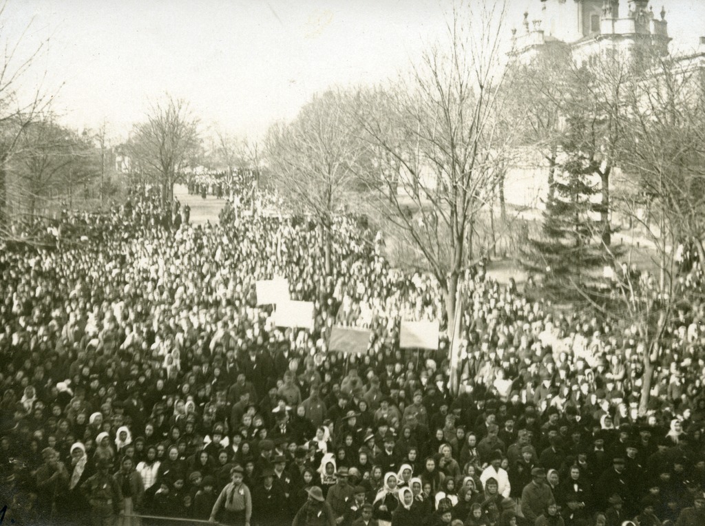 Miting na placu Świętojurskim 20 października 1918 roku. Z kolekcji Stepana Hajduczka