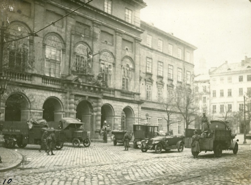 City Hall surrounded by Ukrainian forces. From the collection of Stepan Hayduchok