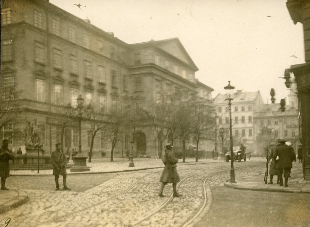 Rynok square during November 1918. From the collection of Stepan Hayduchok