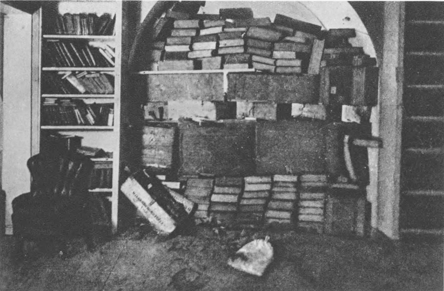 Library at the National Ossolinski Institute. Source: Semper Fidelis, 1930